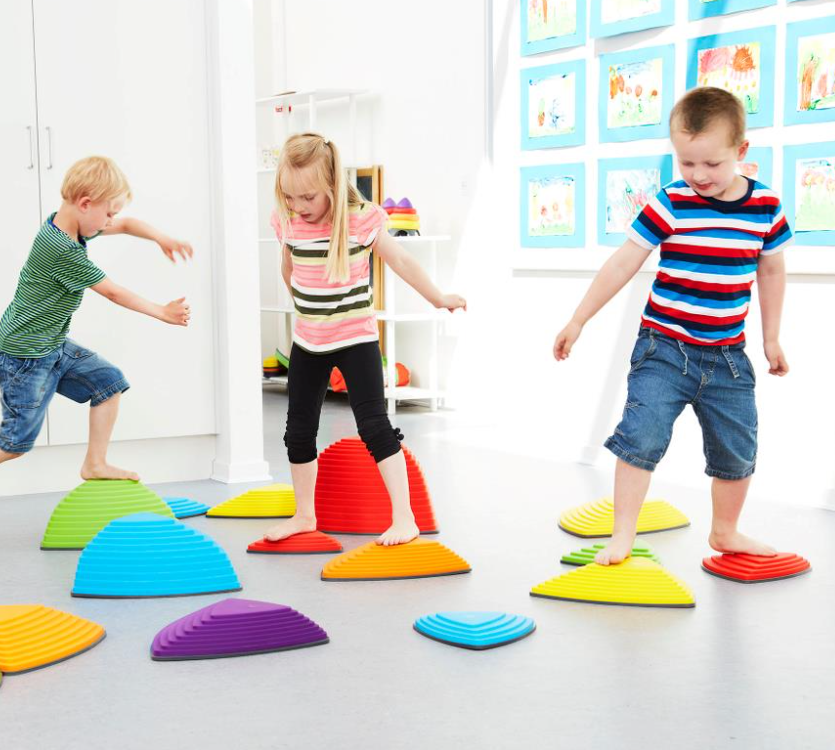 Jeux pour enfants à la maison et loisirs éducatifs