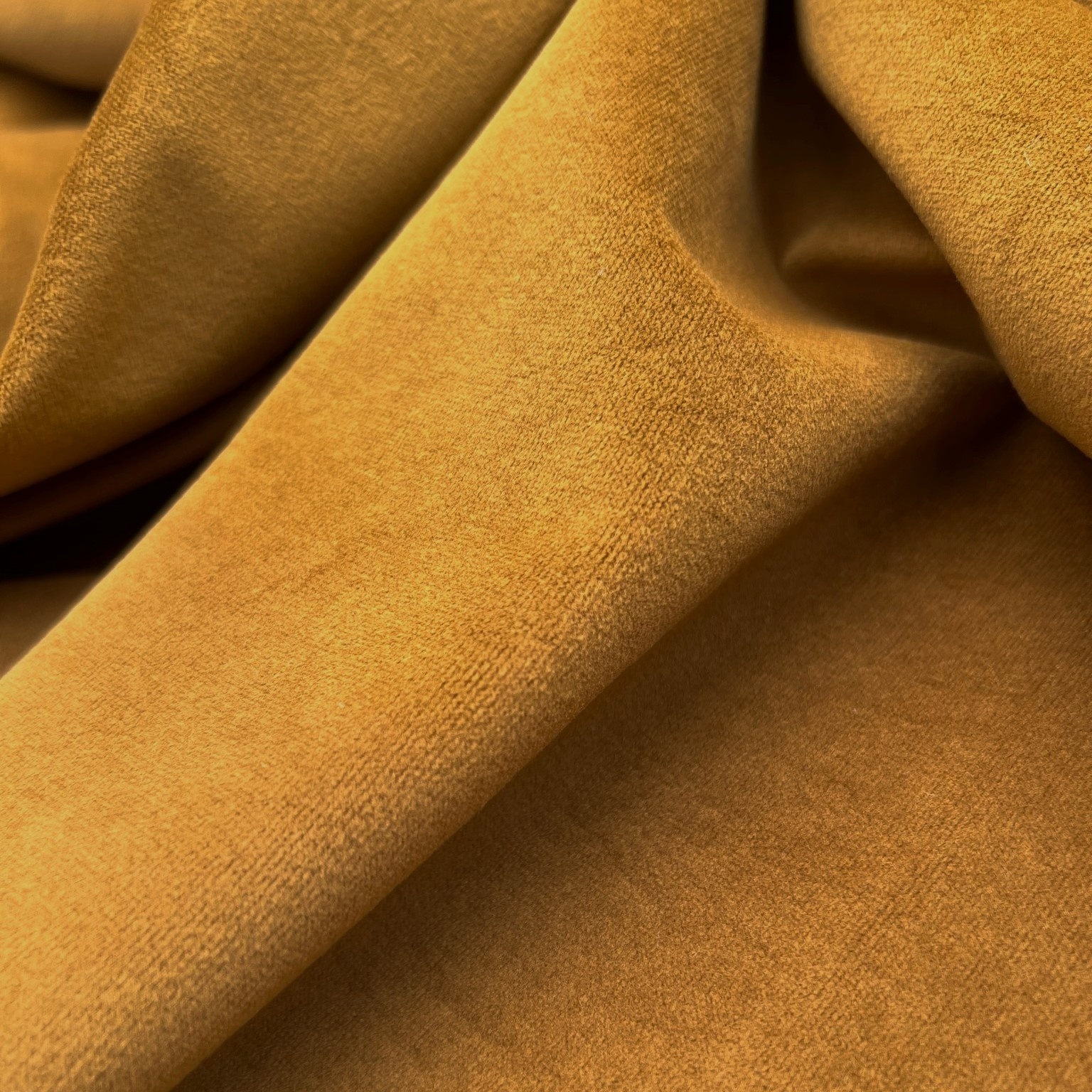 Lush Velvet 300 - Brass | uniek restant van 9,65 meter