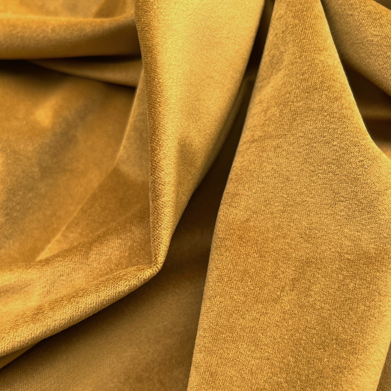 Lush Velvet 300 - Brass | uniek restant van 9,65 meter