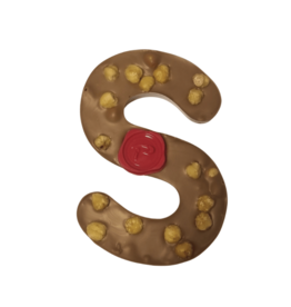 Hazelnoot letter S