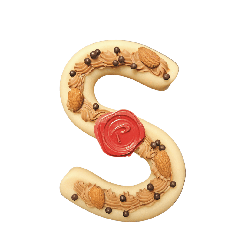 Letter S van heerlijke marsepein en chocolade - Sinterklaas chocolade