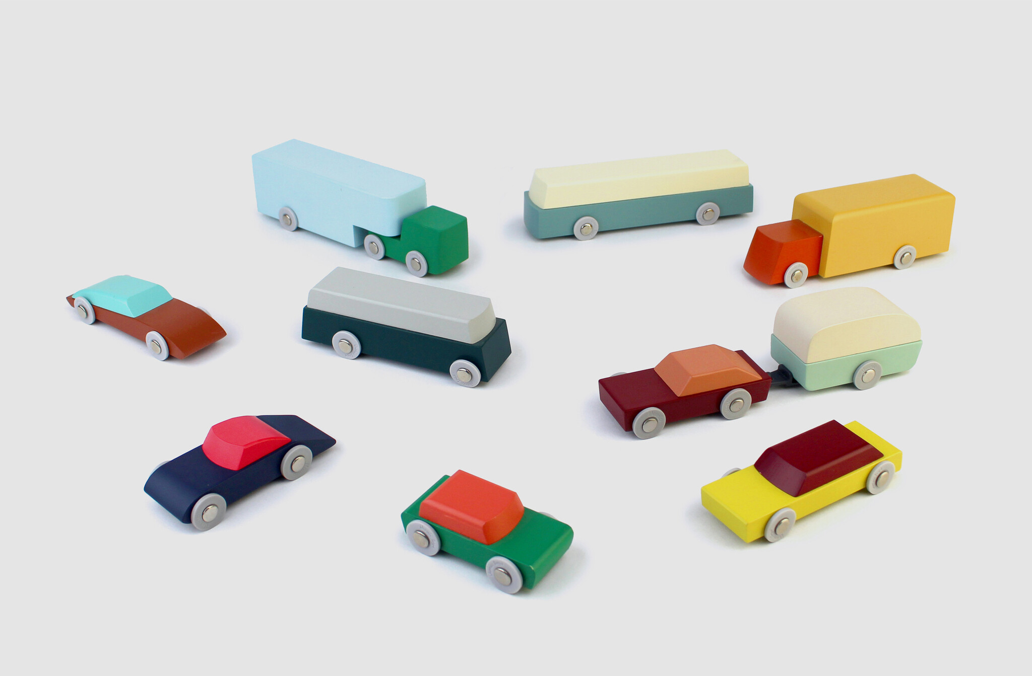 Floris Hovers wooden cars for IKONIC DDW 2023