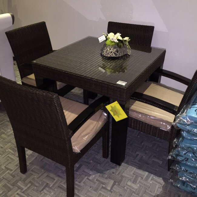 Table with 4 chairs including cushions