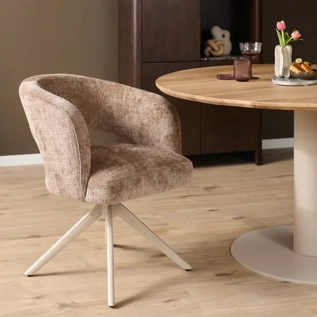 Strafurn Esszimmerstuhl Demi – Zimtbraun – Sandfarbene Beine – Mit Armlehnen – 2er-Set