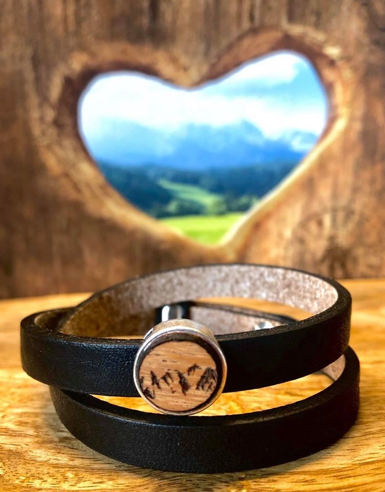 Lederarmband zweireihig mit Holzmotiv