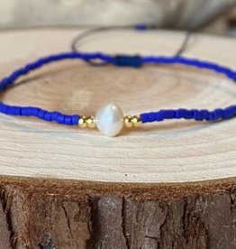 Macrameearmband mit Perle