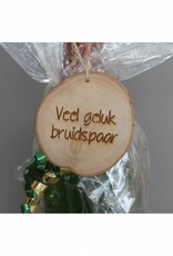 Houten cadeau-label - "Veel geluk bruidspaar"