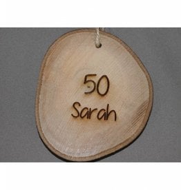 Houten cadeau-label - "Sarah 50"
