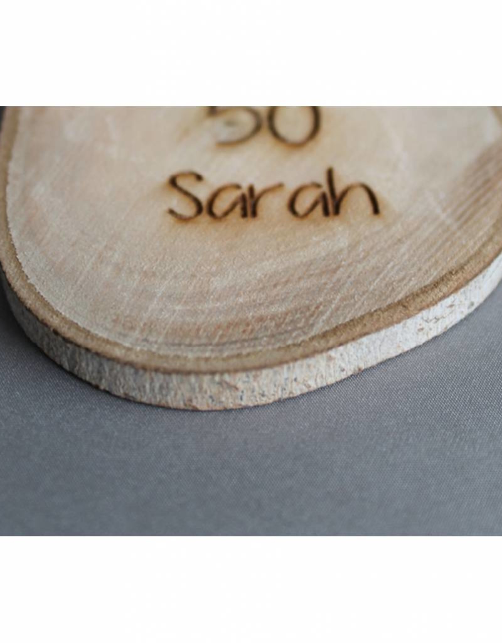 Houten cadeau-label - "Sarah 50"