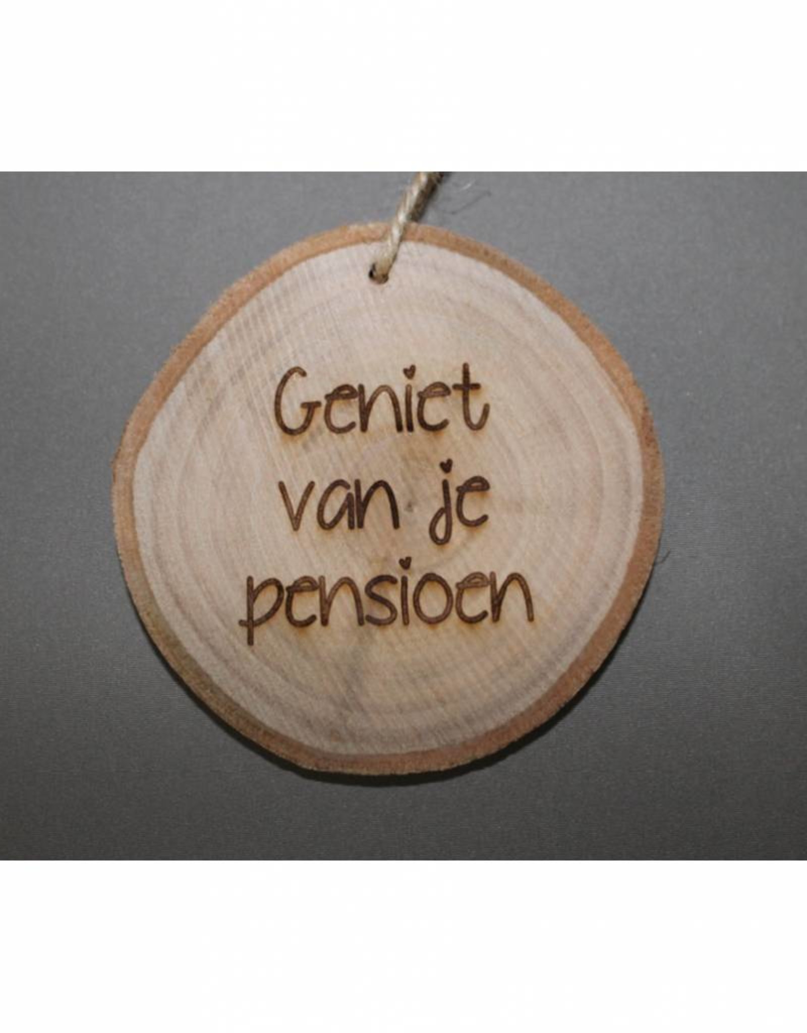 Houten cadeau-label - "Geniet van je pensioen"