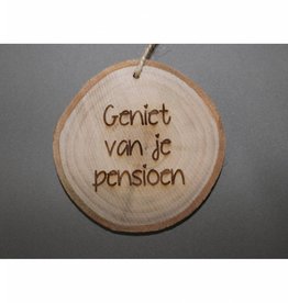 Houten cadeau-label - "Geniet van je pensioen"