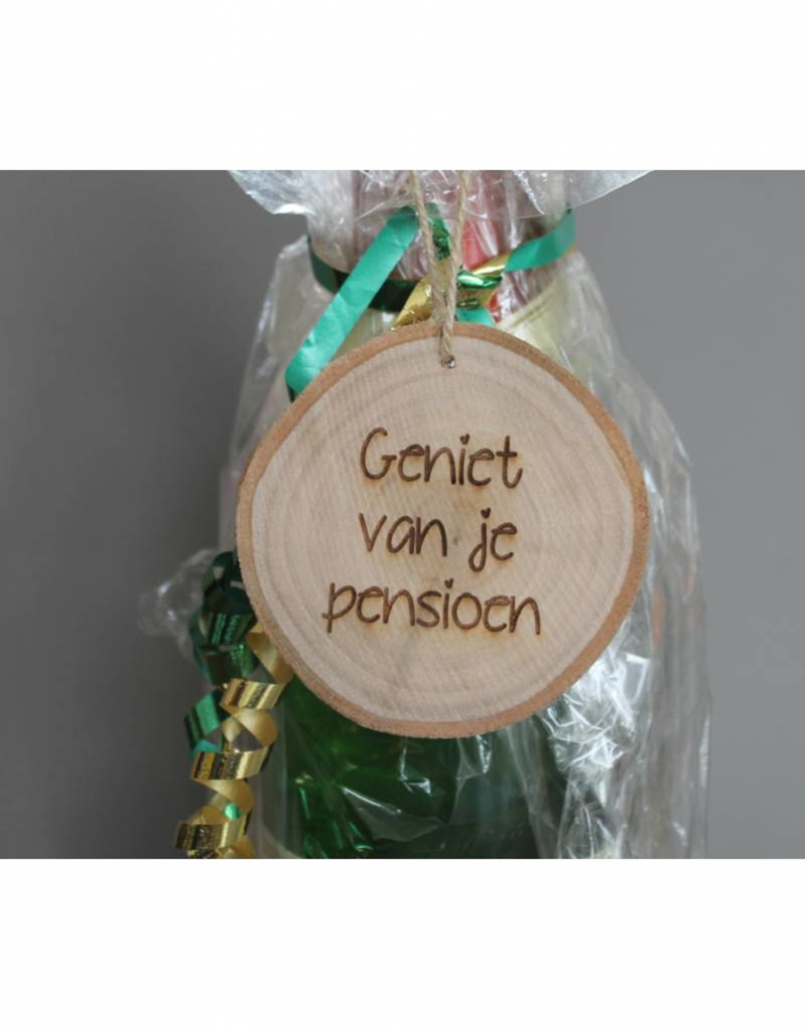 Houten cadeau-label - "Geniet van je pensioen"