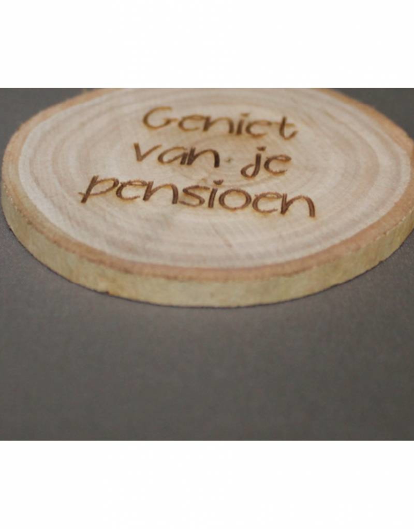 Houten cadeau-label - "Geniet van je pensioen"