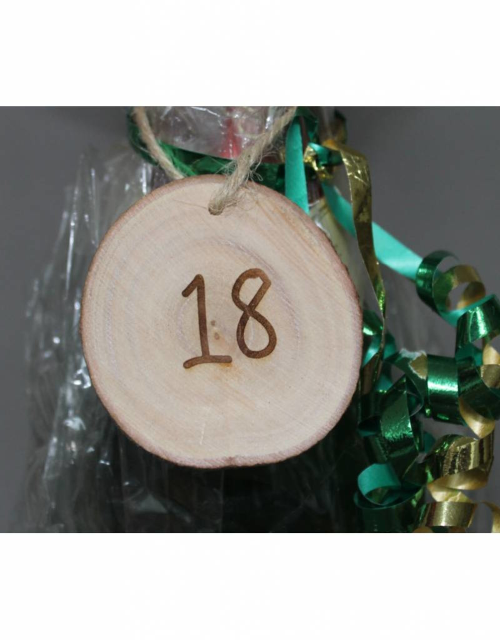 Houten cadeau-label - "18"