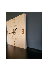 Houten klok voor bruidspaar