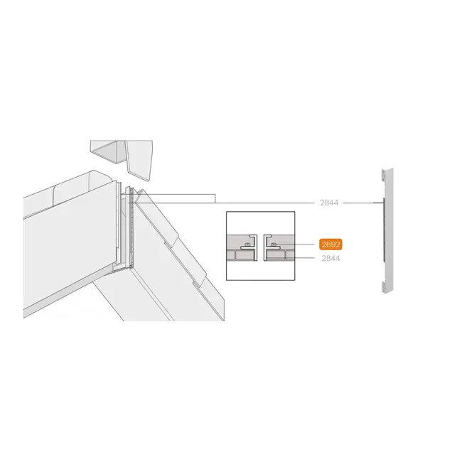 Montagetekening van de eindkap op het Keralit dakrandpaneel, met detail van de aansluiting. De zelfborende schroef 3,5 x 9,5 mm (2692) is oranje gemarkeerd.