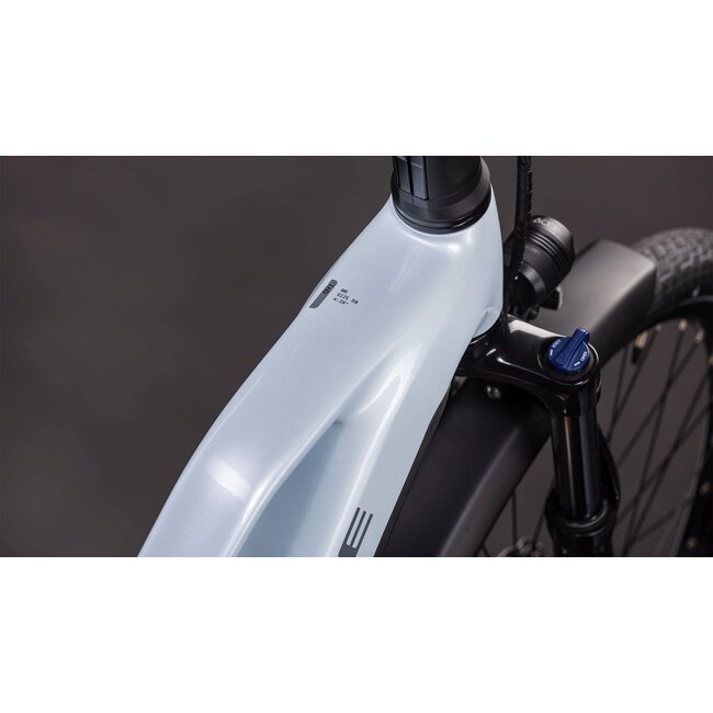 Cube  Touring Hybrid One 600