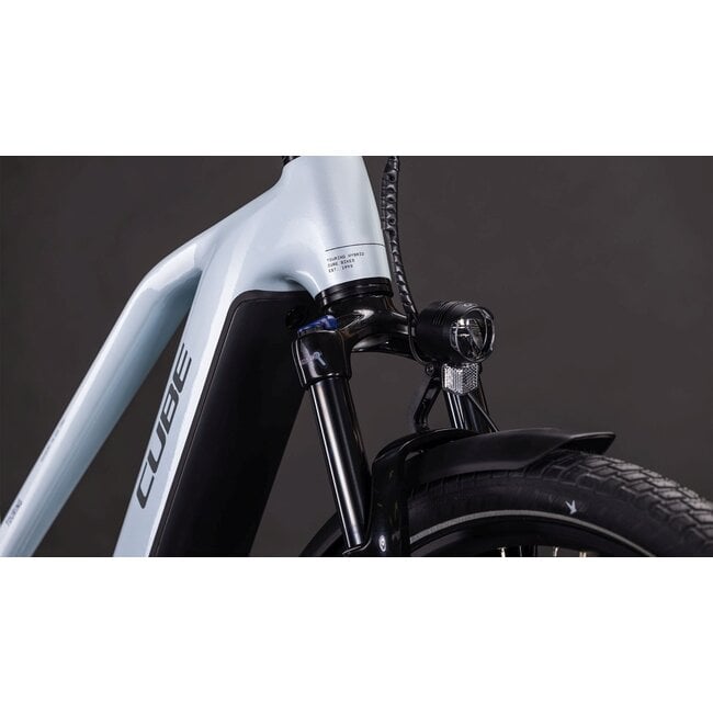 Cube  Touring Hybrid One 600