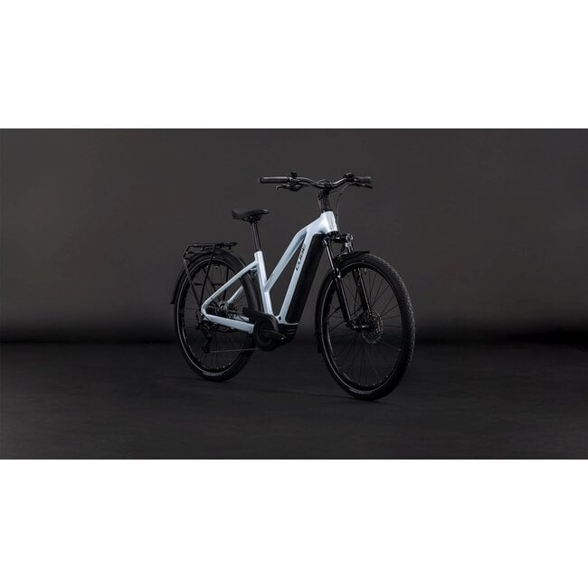 Cube  Touring Hybrid One 600