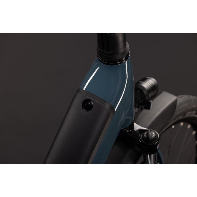 Cube Supreme Hybrid Comfort One 600 Storm/Reflex - accuklep in het frame