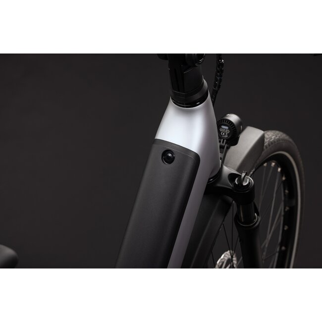 Cube  Supreme Hybrid Deluxe PRO 600 - riem, handmatig