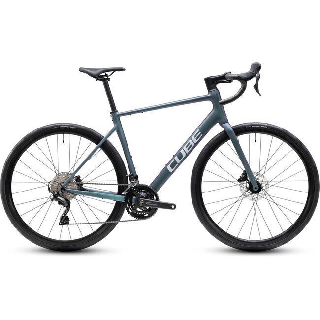 Cube Attain Aluminium Race 2027 Smaragdgrey/White · zijaanzicht