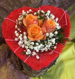 Herzstrauß mit orangen Rosen 25 cm