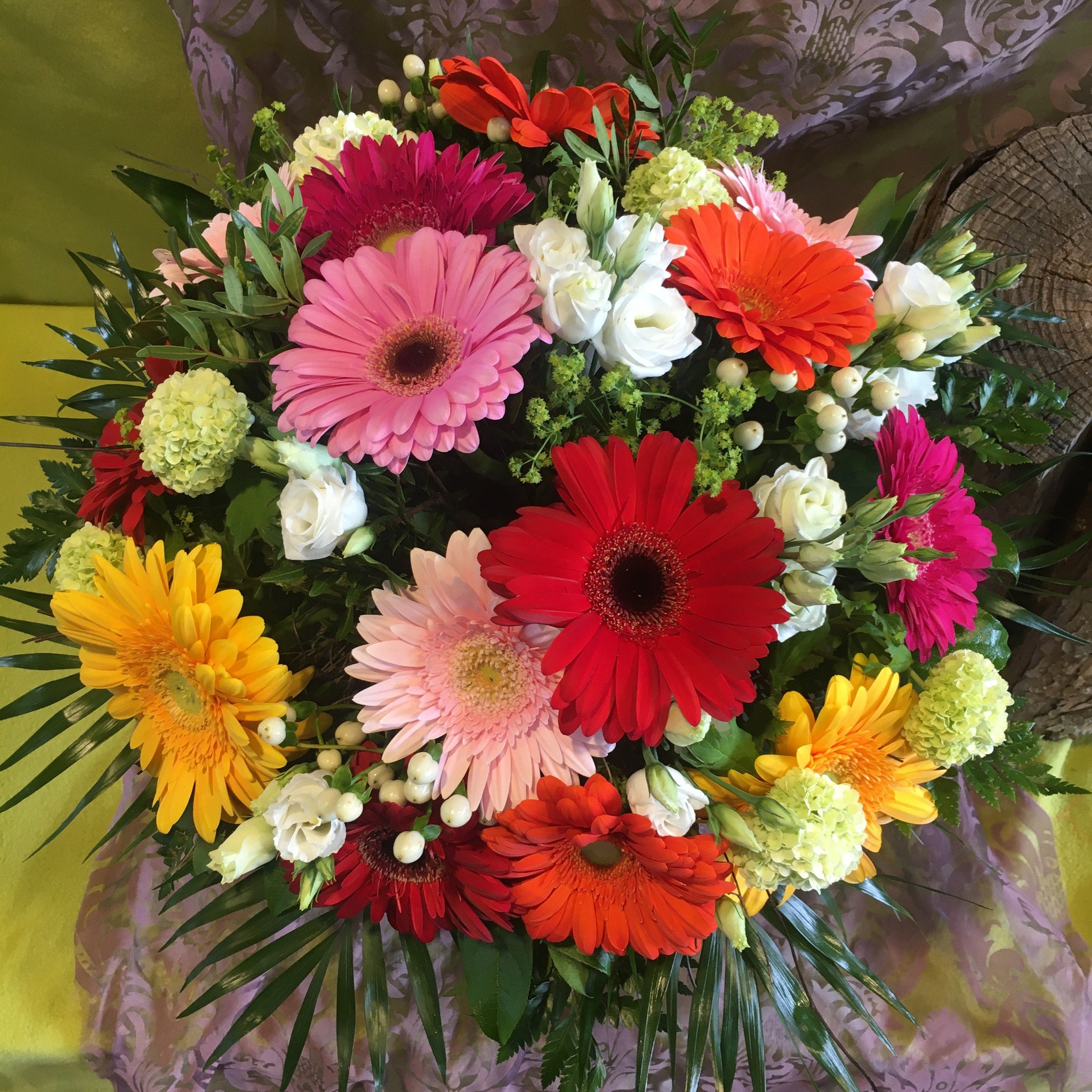 Gerbera  Strauß bunt gemischt mit anderen Blumen XL