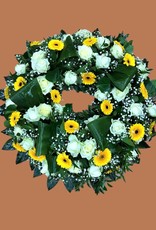 Trauerkranz weiß - gelb rundgesteckt mit Trauerschleife 12,5 cm breit