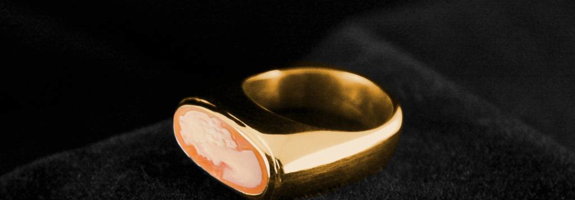 (As)ring GEM, goud met Camee