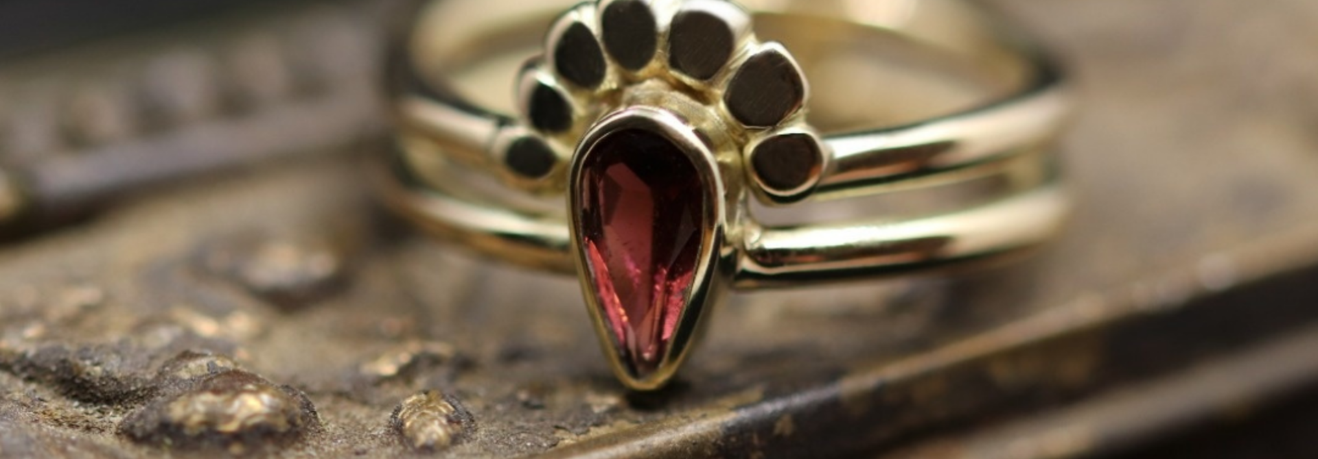 RING EDME, gold with tourmaline