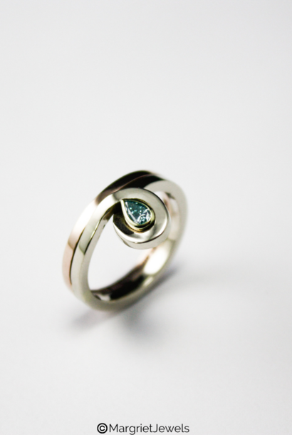 Ring SKY, two colour gold with diamond