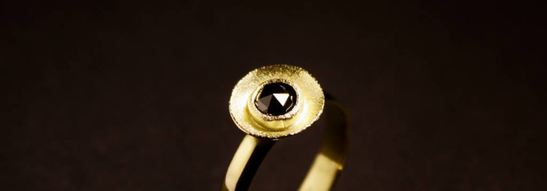 Ring CARBONADO, goud