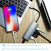PEPPER JOBS TCH-5 est un appareil USB-C 3.1 à USB 3.0 avec Gigabit Ethernet, un port de chargement USB-C et une sortie HDMI multiport. Gris Sidéral