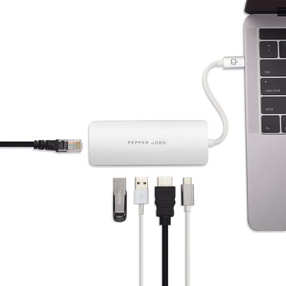 PEPPER JOBS TCH-5 est un appareil USB-C 3.1 à USB 3.0 avec Gigabit Ethernet, un port de chargement USB-C et une sortie HDMI multiport. Argent