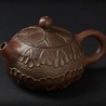 Jianshui Xishi Teekännchen (150 ml mit Gravur) Jianshui Xishi Teekännchen (150 ml mit Gravur)