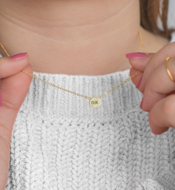 KAYA sieraden Letter necklace ‘Disc’ with initials