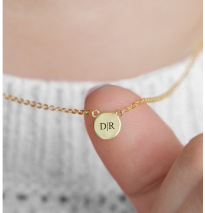 KAYA sieraden Letter necklace ‘Disc’ with initials