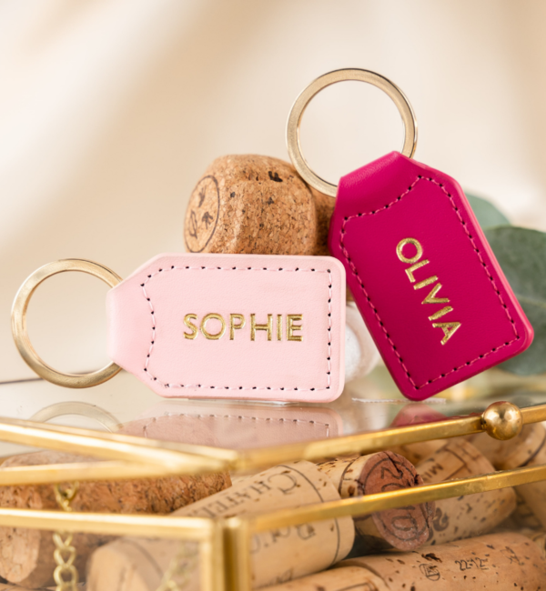 KAYA sieraden Leather Keychain 'Label' with Gold-Colored Engraving