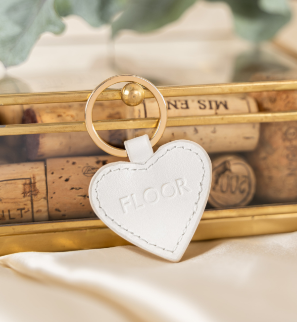 KAYA sieraden Leather Keychain 'Heart' with Nude Engraving