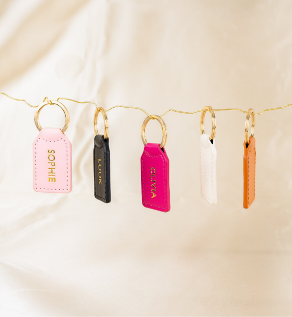 KAYA sieraden Leather Keychain 'Label' with Gold-Colored Engraving