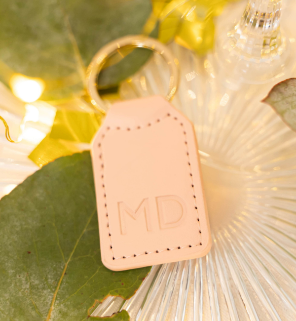 KAYA sieraden Leather Keychain 'Label' with Nude Engraving