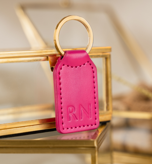 KAYA sieraden Leather Keychain 'Label' with Nude Engraving