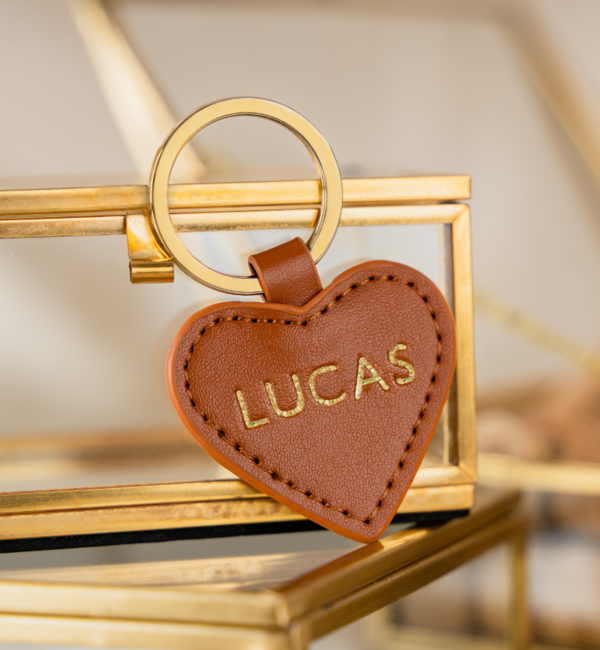 KAYA sieraden Leather Keychain 'Heart' with Gold-Colored Engraving