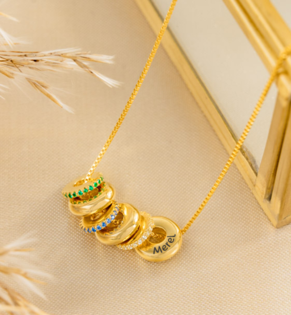 KAYA sieraden Donut Ketting | 3 Geboortestenen & Naambedels