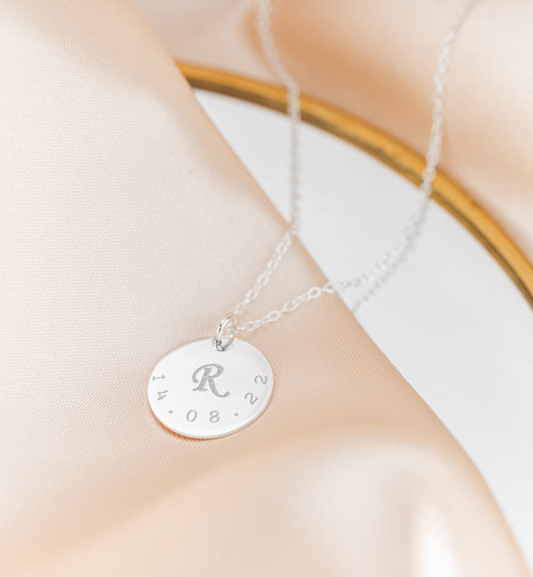 KAYA sieraden Necklace with Letter and Date Engraving