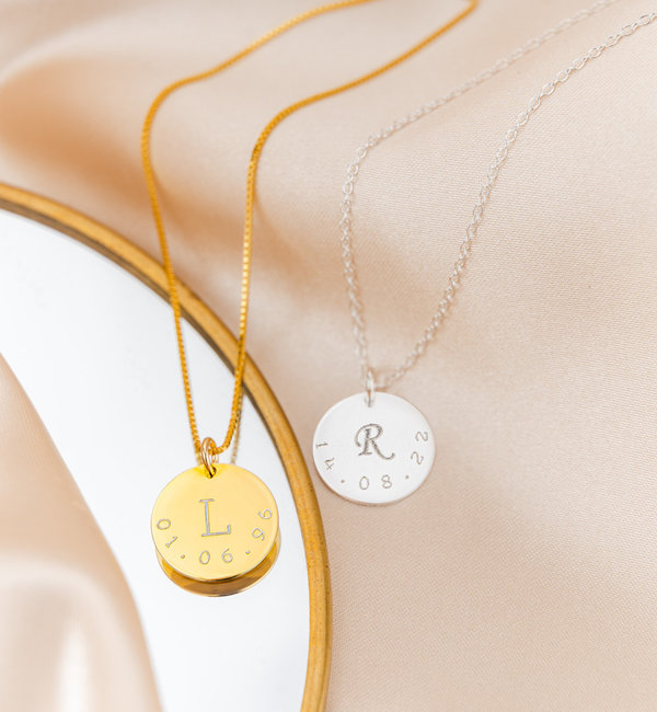 KAYA sieraden Necklace with Letter and Date Engraving