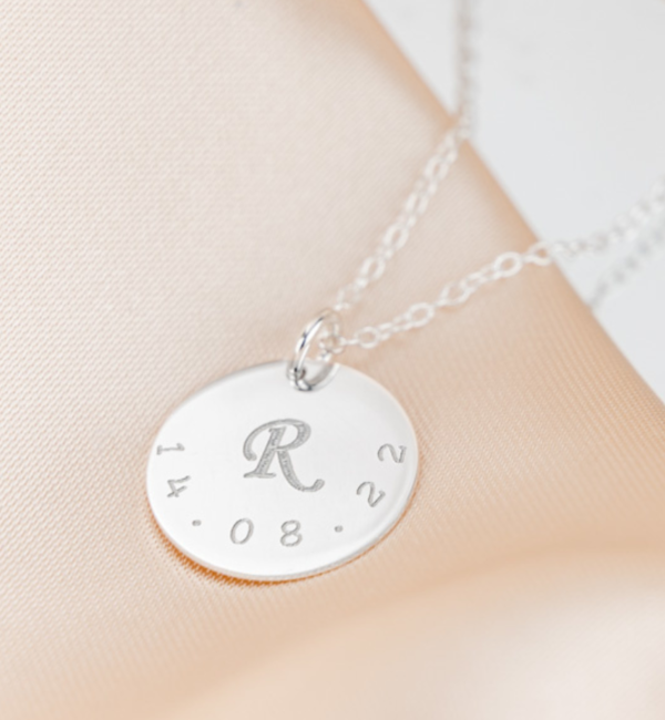 KAYA sieraden Necklace with Letter and Date Engraving