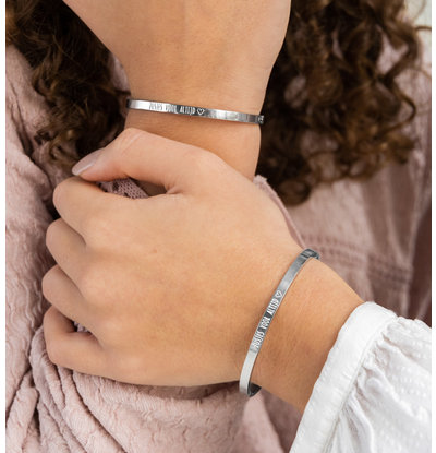 KAYA sieraden Cuff Bracelet set with text ‘Sisters Forever ?’