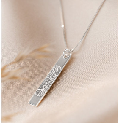 Gegraveerde sieraden Vertical bar necklace with fingerprint